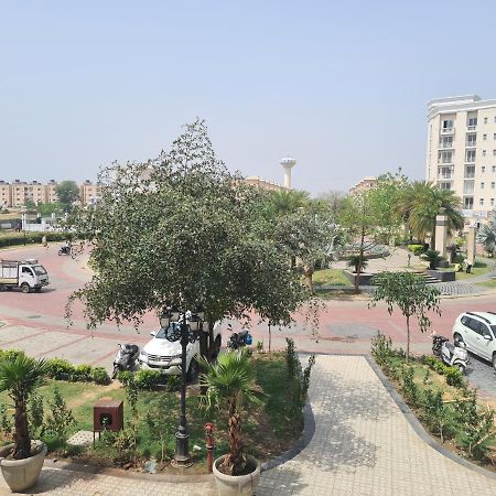 Lord Krishna Palace Hotell Vrindāvan Exteriör bild