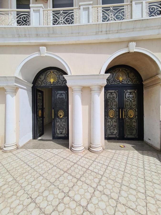 Lord Krishna Palace Hotell Vrindāvan Exteriör bild