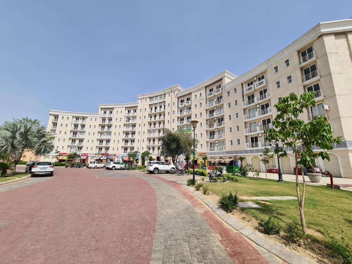 Lord Krishna Palace Hotell Vrindāvan Exteriör bild