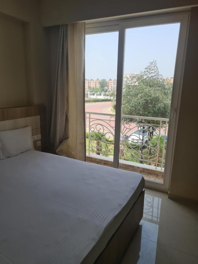 Lord Krishna Palace Hotell Vrindāvan Exteriör bild