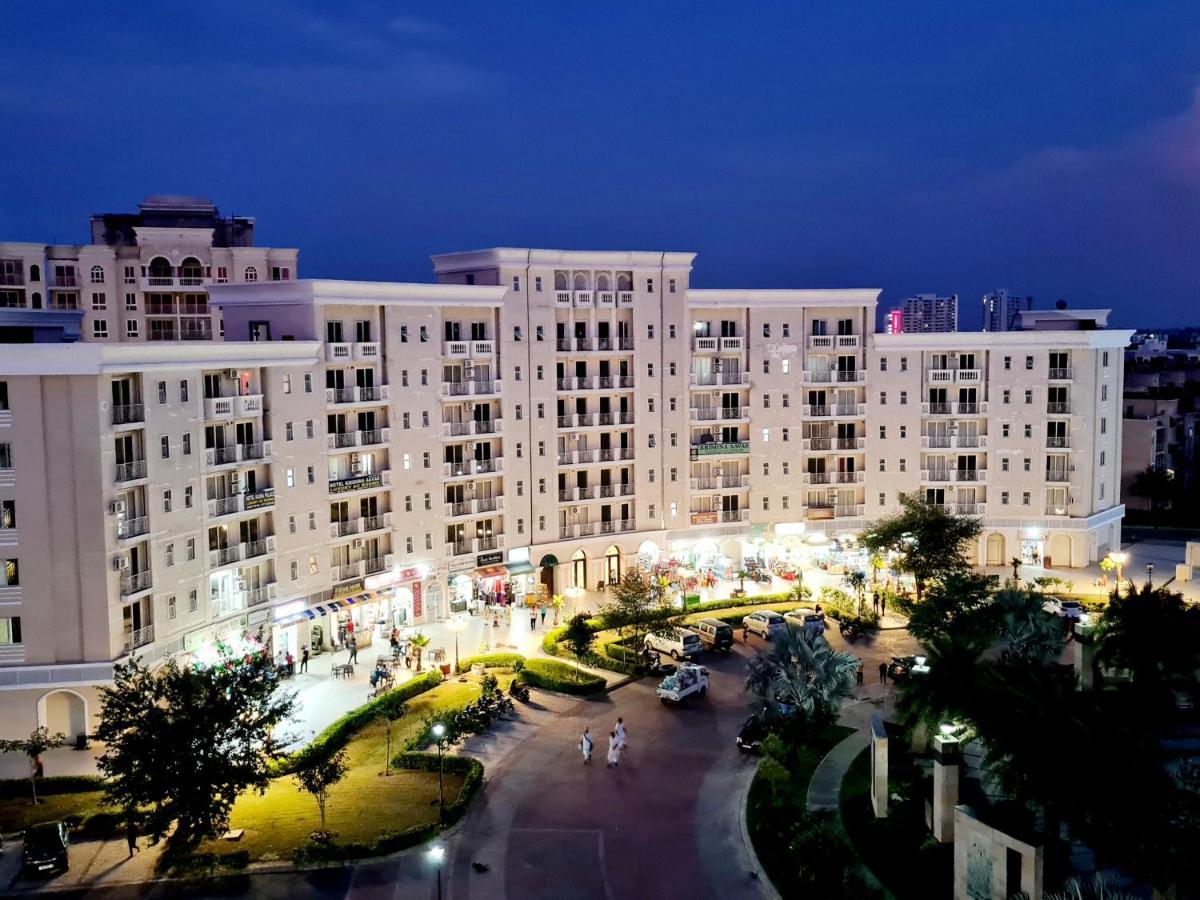 Lord Krishna Palace Hotell Vrindāvan Exteriör bild